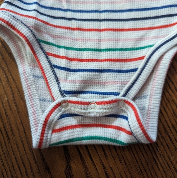 ✨3/$15 Old Navy 6-12M striped two piece bodysuit set - Picture 3 of 4